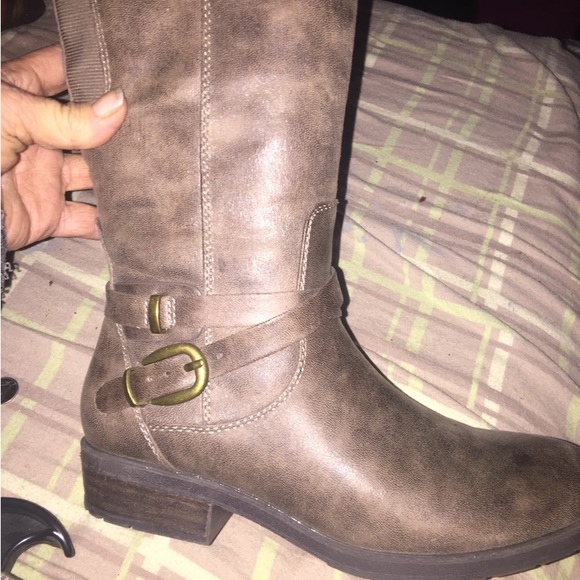Women’s high. Boots, not real leather, size 7, never worn - Picture 2 of 5